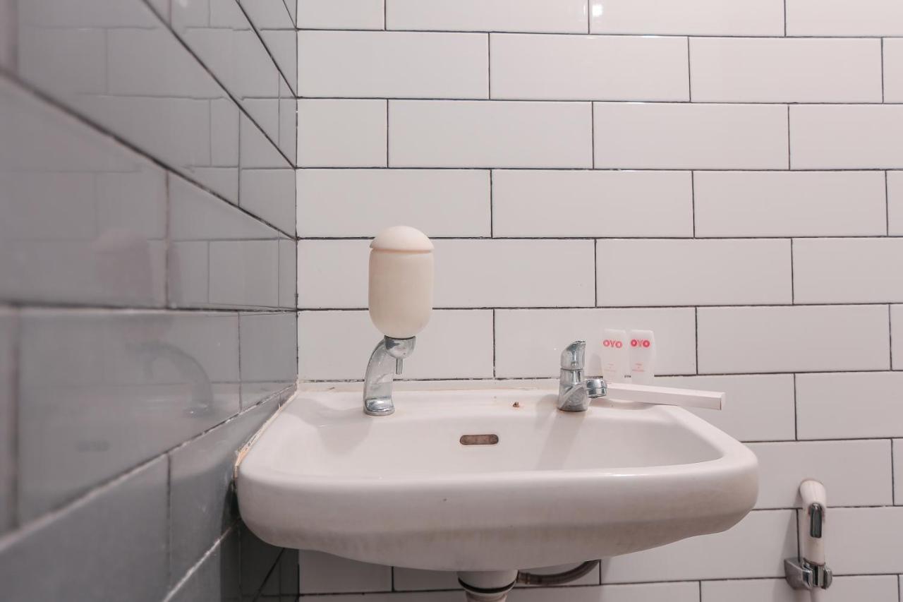 Super Oyo Capital O 141 Fatmawati Cozy Residence Джакарта Экстерьер фото