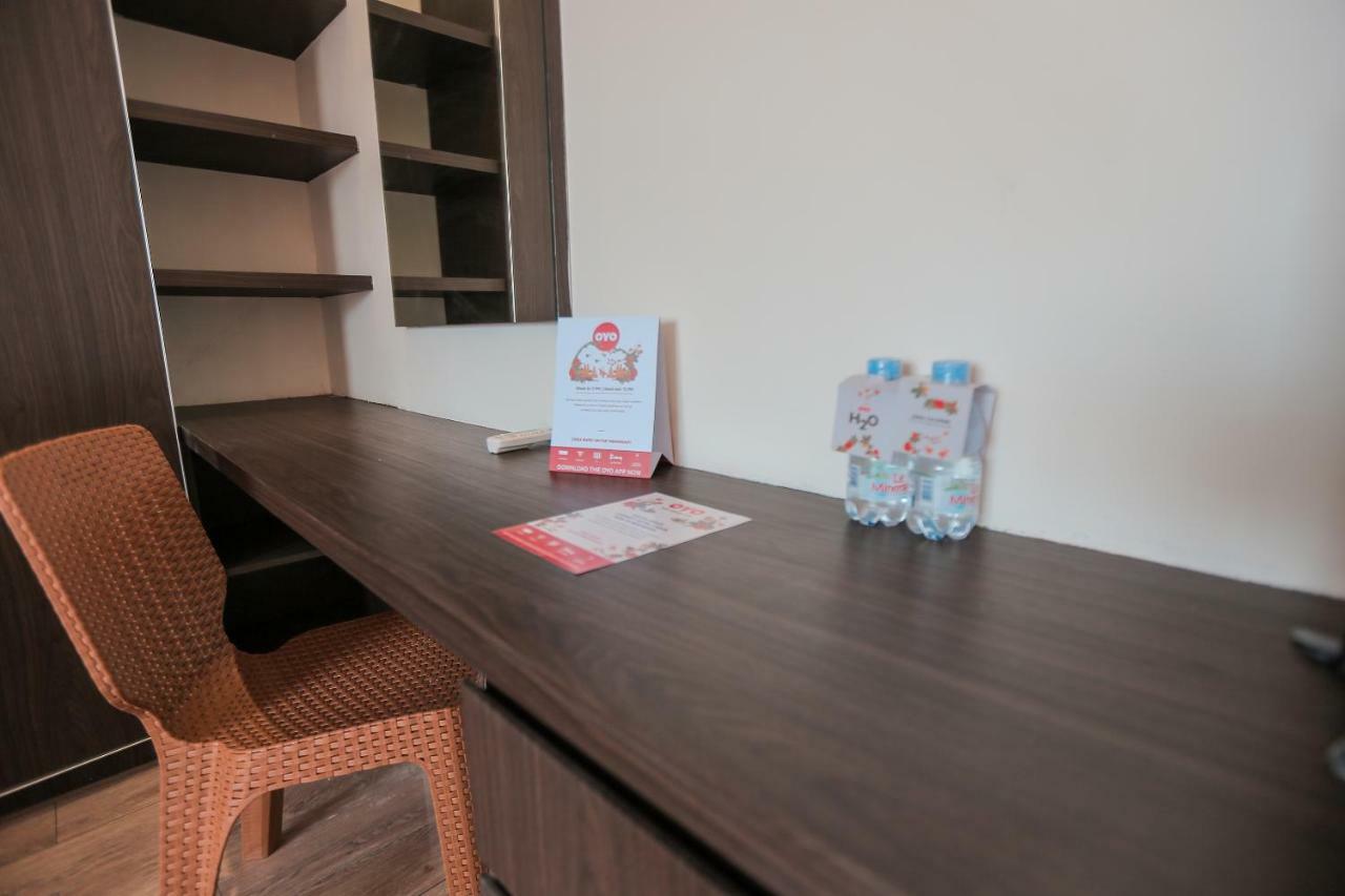Super Oyo Capital O 141 Fatmawati Cozy Residence Джакарта Экстерьер фото
